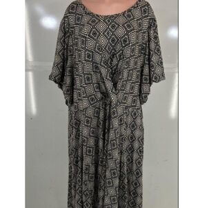 >  Torrid Elegant Black and White Geometric Dress